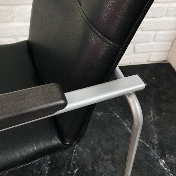 Стул Самба, экокожа BLACK, каркас хром, подлокотники бук старинный орех - фото покупателей 4