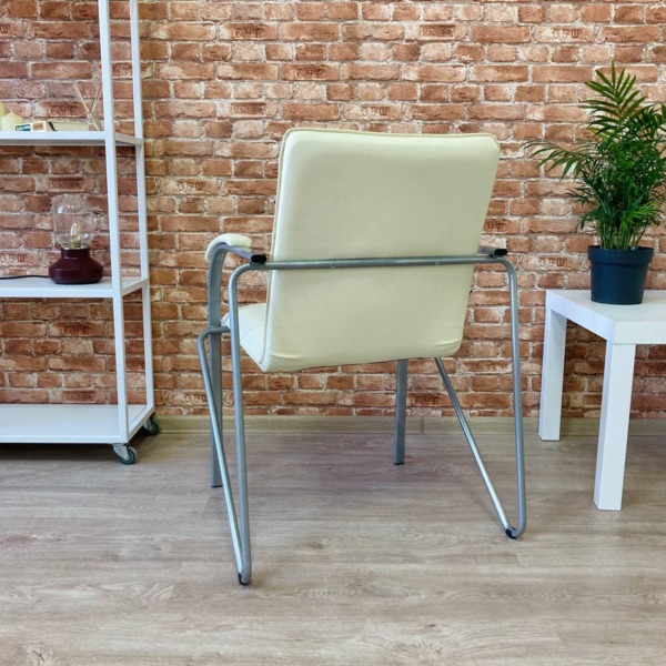 Стул Самба, кожзам Nitro Beige, каркас гальваника, подлокотники бук, под лак - фото покупателей 14