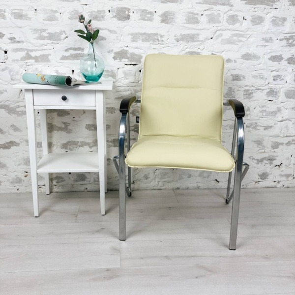 Стул Самба, кожзам Nitro Beige, каркас гальваника, подлокотники бук, под лак - фото покупателей 25